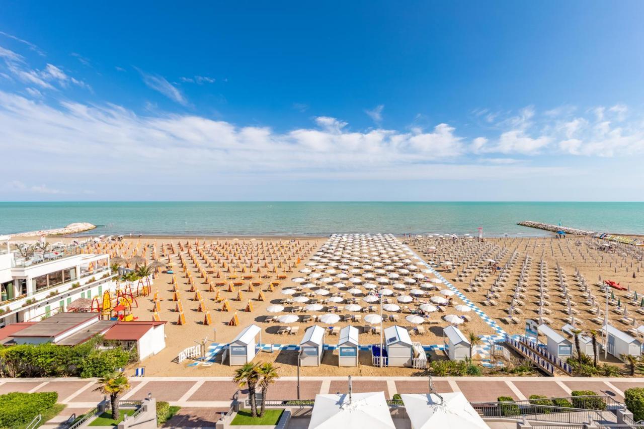 Hotel Nettuno Caorle Exteriör bild