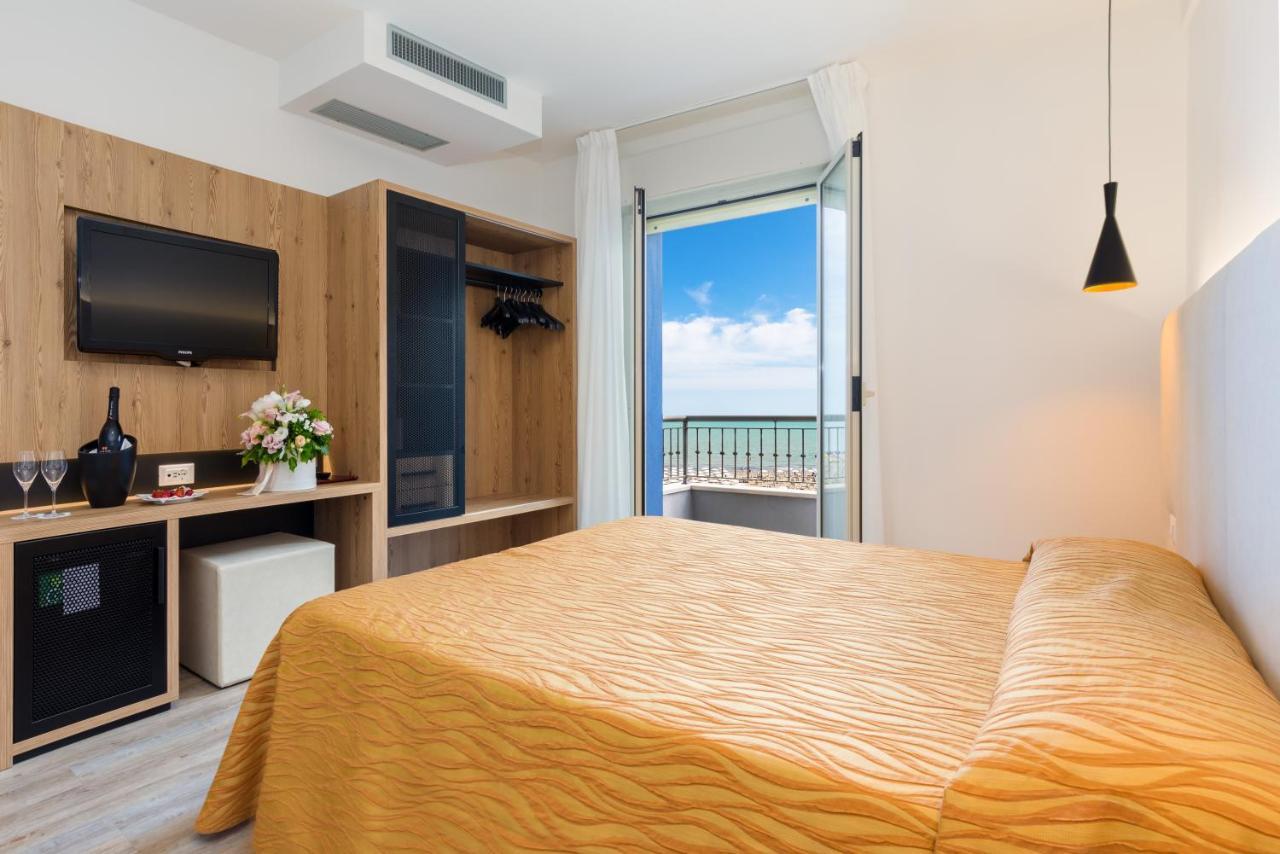 Hotel Nettuno Caorle Exteriör bild