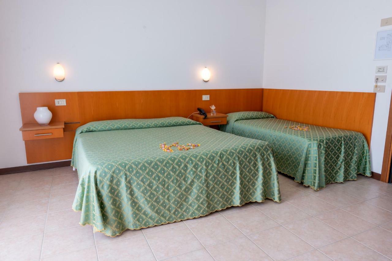 Hotel Nettuno Caorle Exteriör bild
