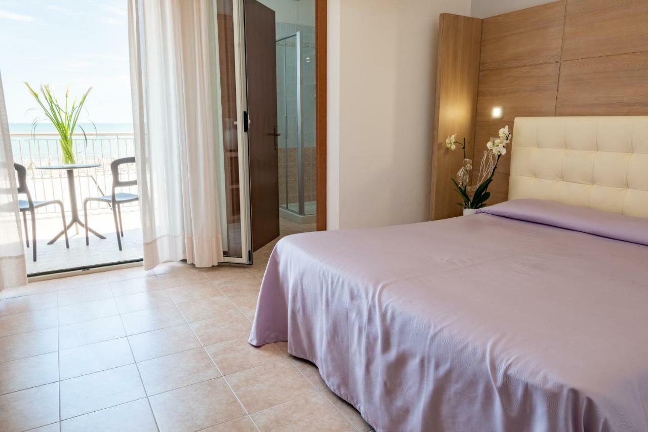 Hotel Nettuno Caorle Exteriör bild