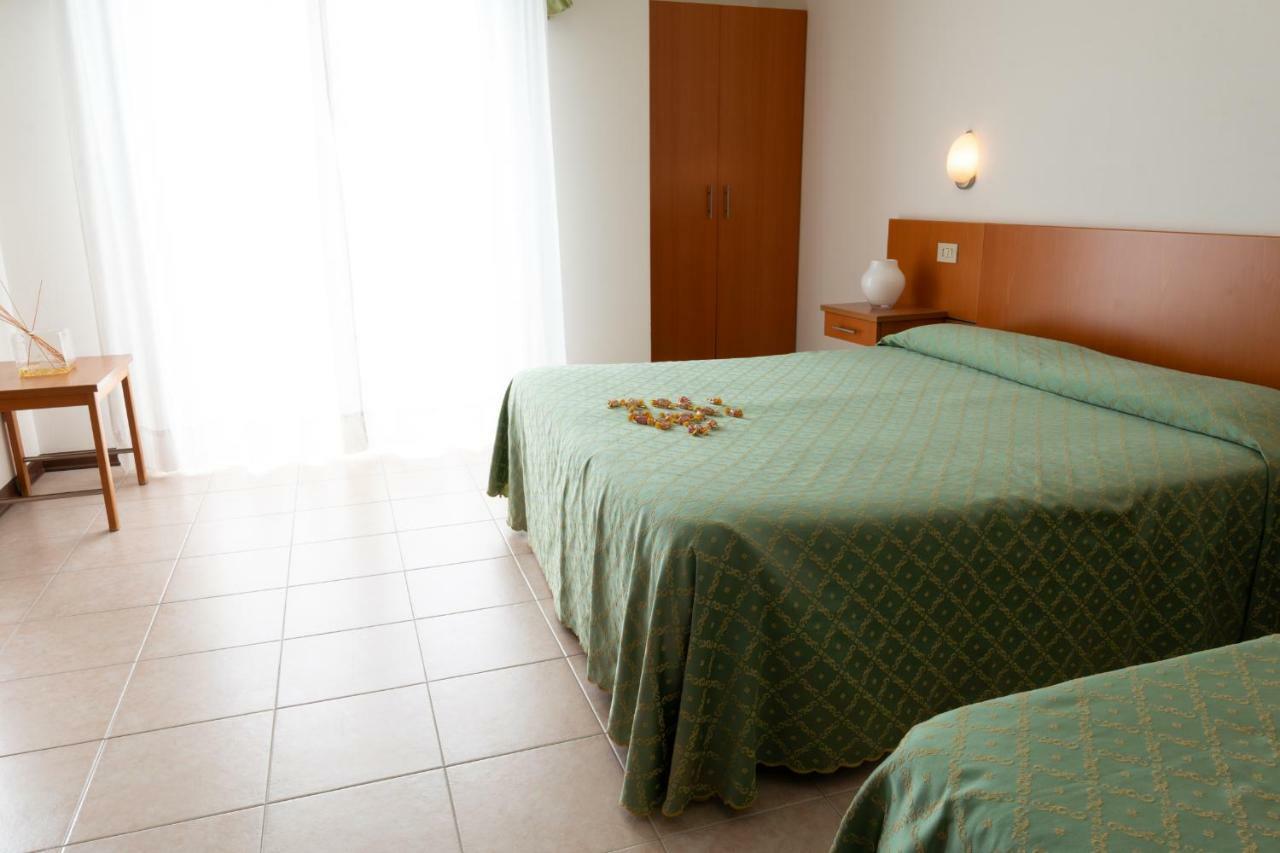 Hotel Nettuno Caorle Exteriör bild