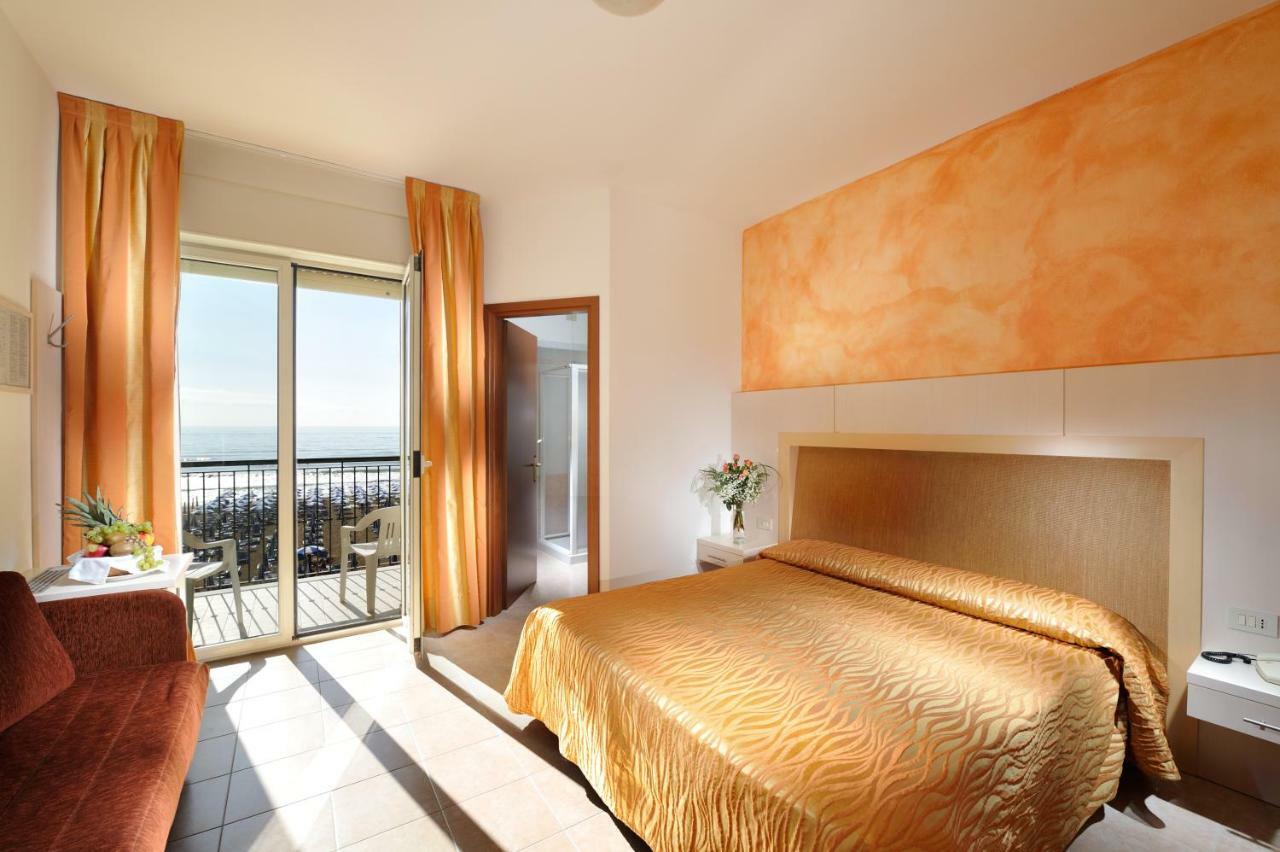 Hotel Nettuno Caorle Exteriör bild