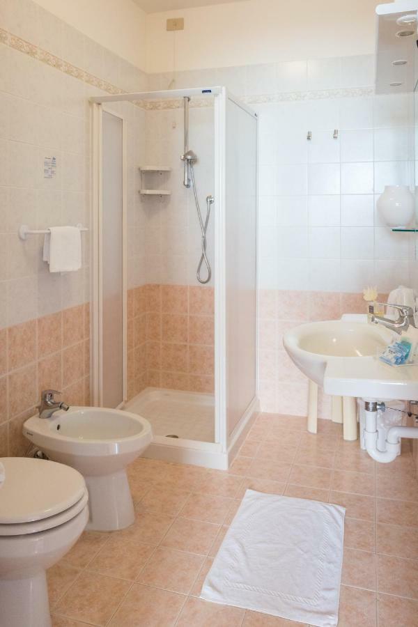 Hotel Nettuno Caorle Exteriör bild